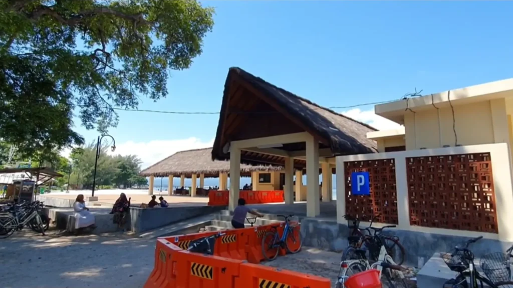 Gili Air Port Facilities featuring the main port area with essential services for travelers.