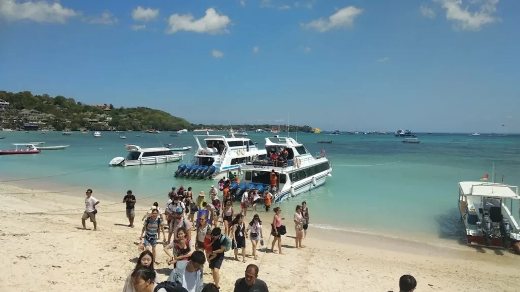 How to arrive at Gili Air Port from Nusa Lembongan via fast boat services.